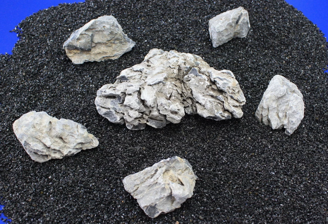 Nano Stone "Mini-Landschaft" - Set Mit 5 Bis 7 Steinen / Japanischer Seiryu Rock 2 Nano Stone "Mini-Landschaft" - Set Mit 5 Bis 7 Steinen / Japanischer Seiryu Rock – Bild 2