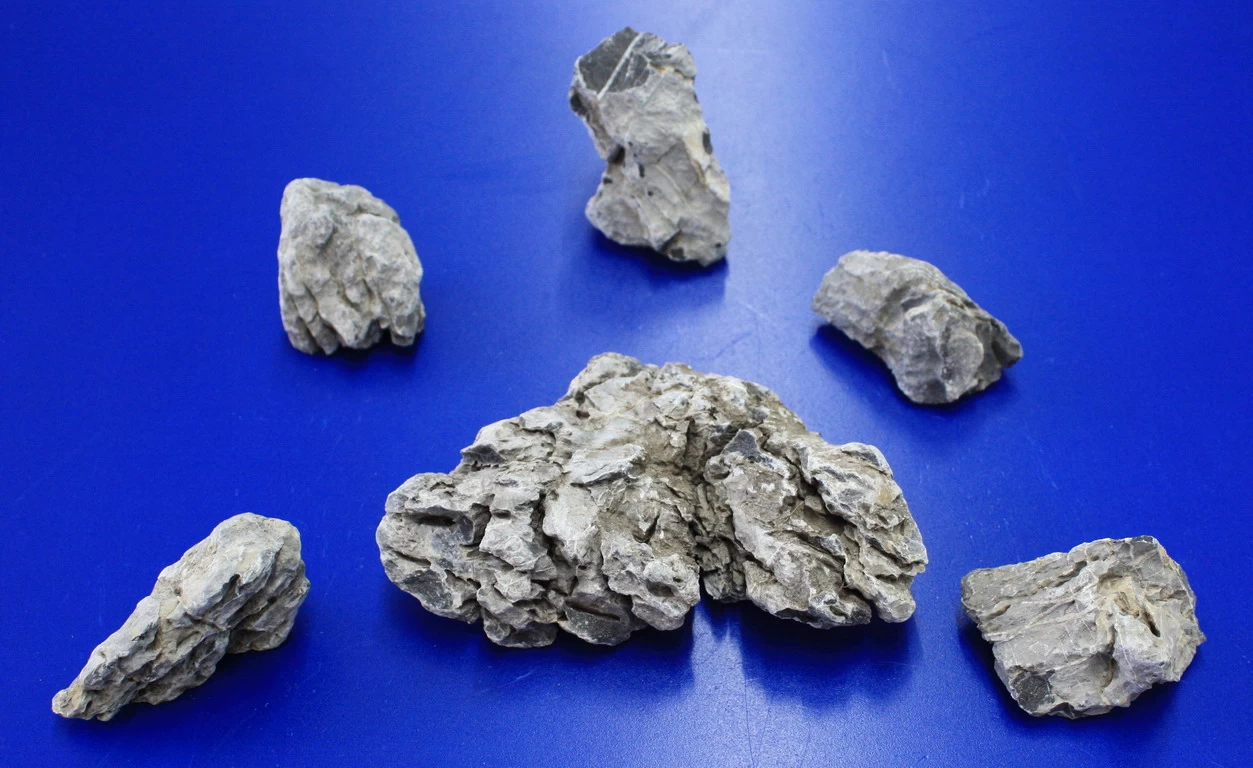 Nano Stone "Mini-Landschaft" - Set Mit 5 Bis 7 Steinen / Japanischer Seiryu Rock 3 Nano Stone "Mini-Landschaft" - Set Mit 5 Bis 7 Steinen / Japanischer Seiryu Rock – Bild 3